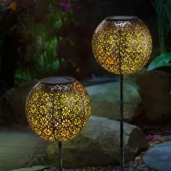 Budget ? Lot De 2 Bouchons De Jardin Solaire LED Blanc Chaud Décoration De Jardin Lumière Solaire Esotec 102373 ?